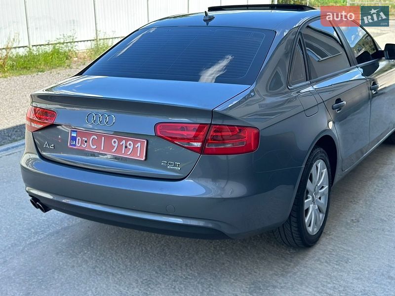 Седан Audi A4 2014 в Ужгороді