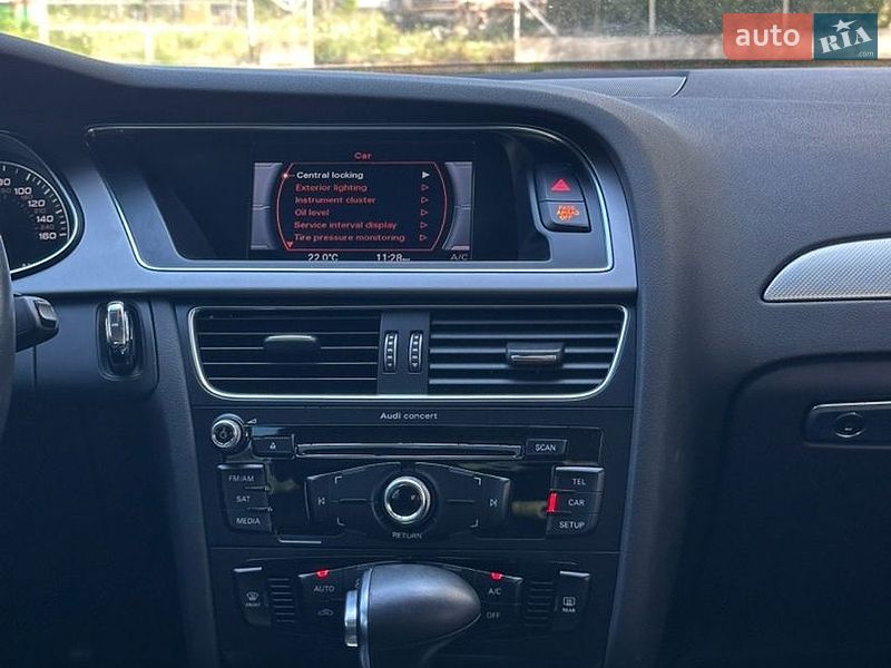 Седан Audi A4 2014 в Ужгороді