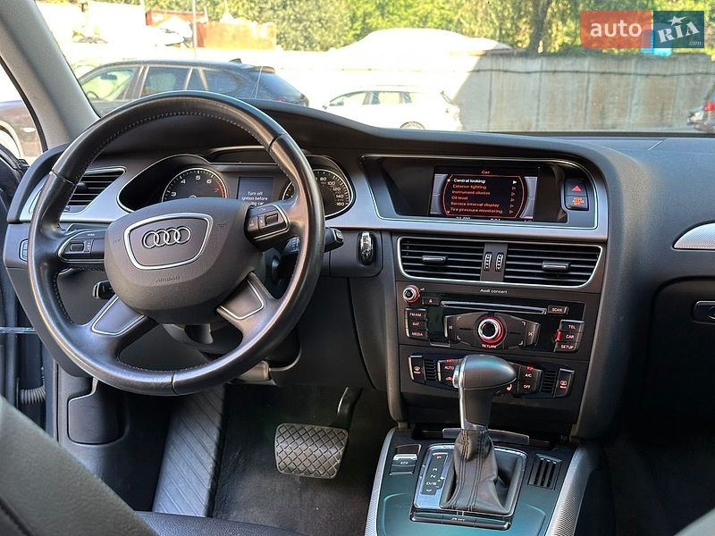 Седан Audi A4 2014 в Ужгороді