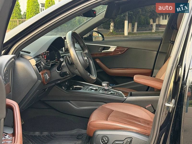 Седан Audi A4 2019 в Виннице