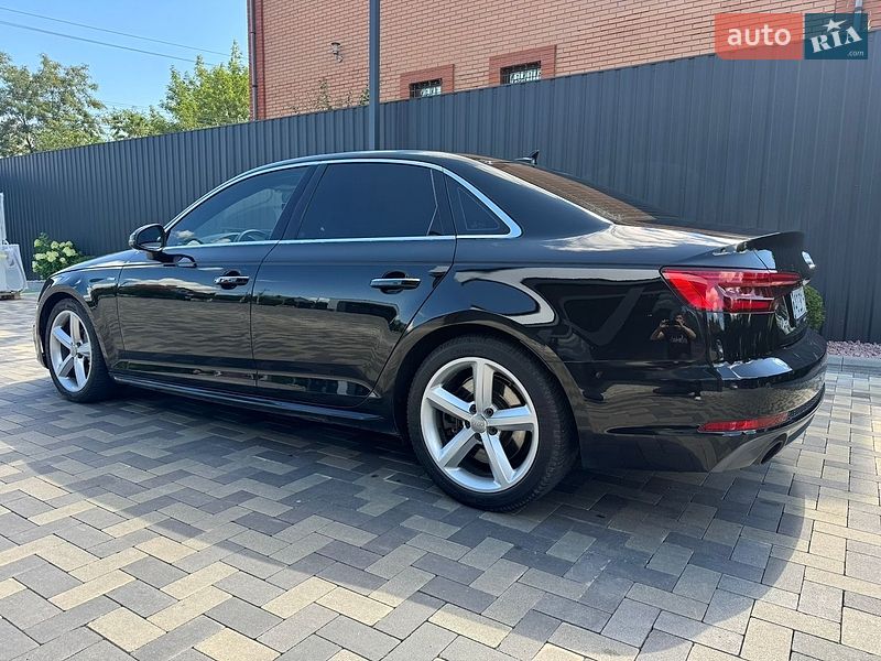 Седан Audi A4 2016 в Киеве