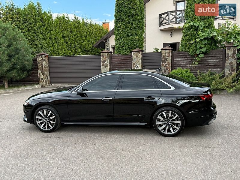 Седан Audi A4 2022 в Киеве