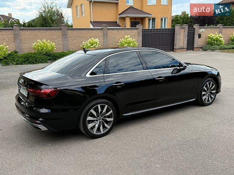 Седан Audi A4 2022 в Киеве