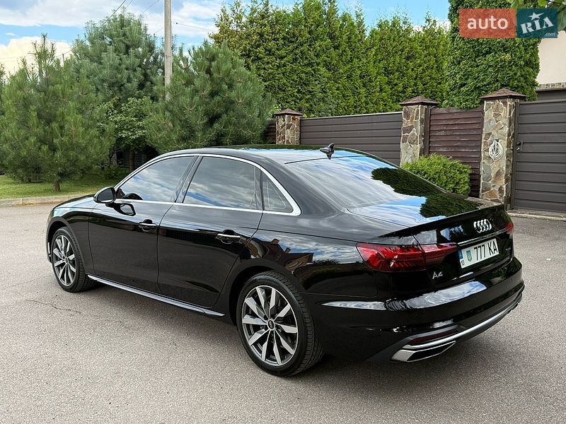Седан Audi A4 2022 в Киеве