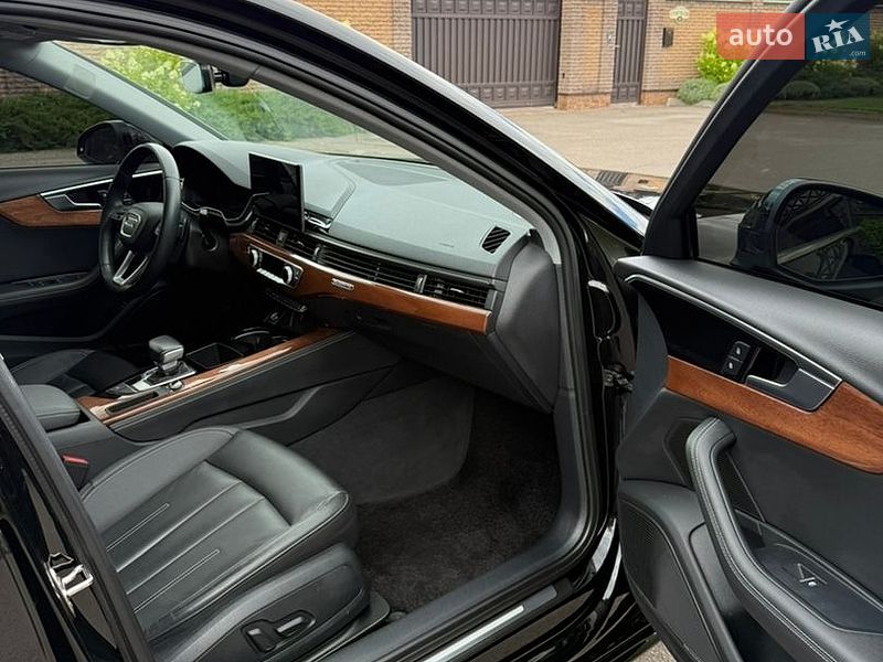 Седан Audi A4 2022 в Киеве
