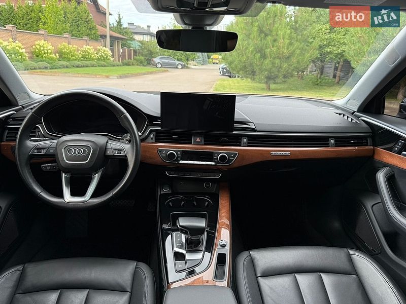 Седан Audi A4 2022 в Киеве