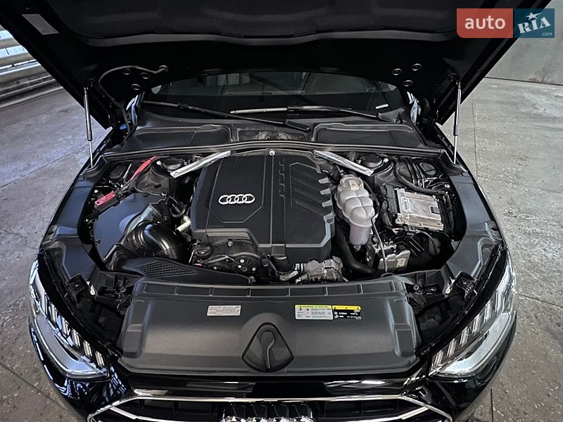 Седан Audi A4 2022 в Киеве