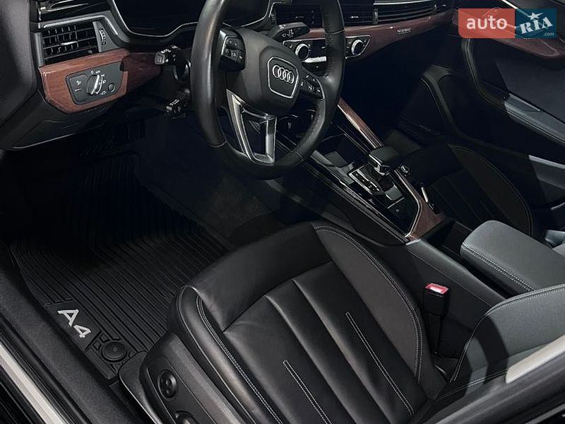Седан Audi A4 2022 в Киеве