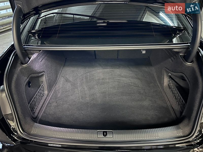Седан Audi A4 2022 в Киеве