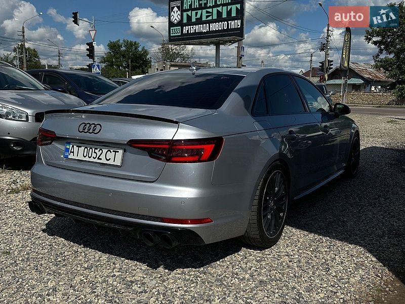 Седан Audi A4 2017 в Ивано-Франковске