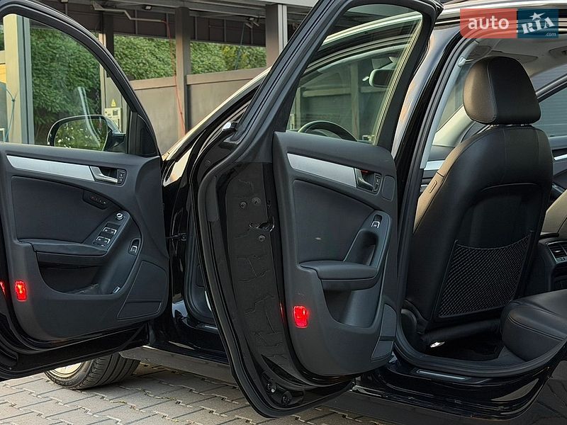 Седан Audi A4 2012 в Зборове