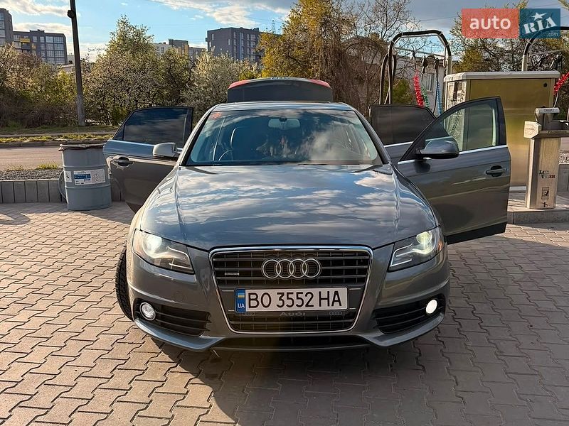 Седан Audi A4 2012 в Львове