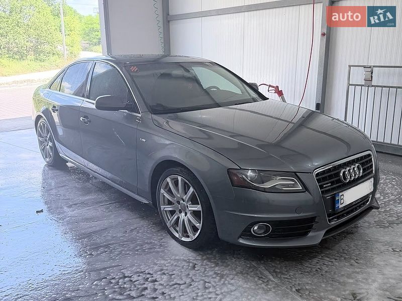 Седан Audi A4 2012 в Львове