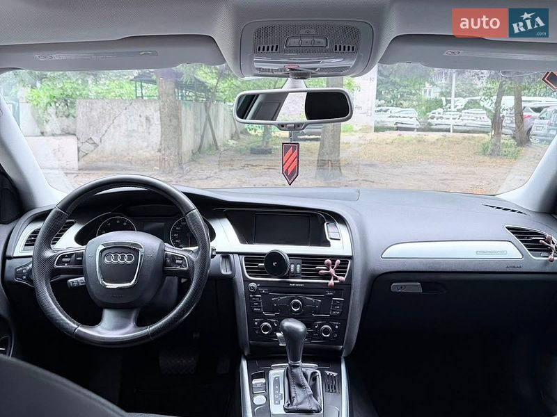Седан Audi A4 2012 в Львове