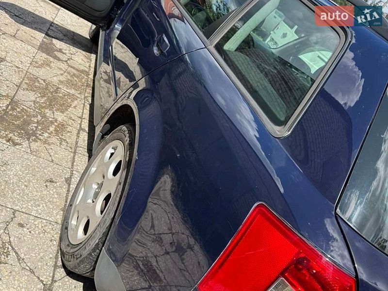 Универсал Audi A4 2004 в Изюме