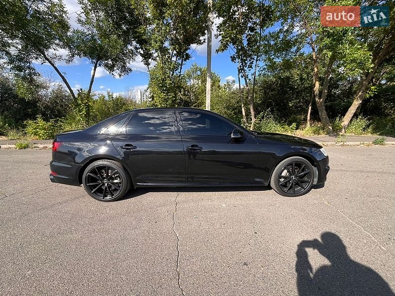 Седан Audi A4 2018 в Кривом Роге