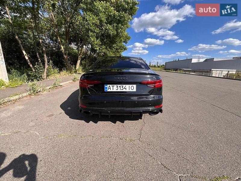 Седан Audi A4 2018 в Кривом Роге