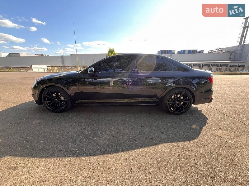Седан Audi A4 2018 в Кривом Роге