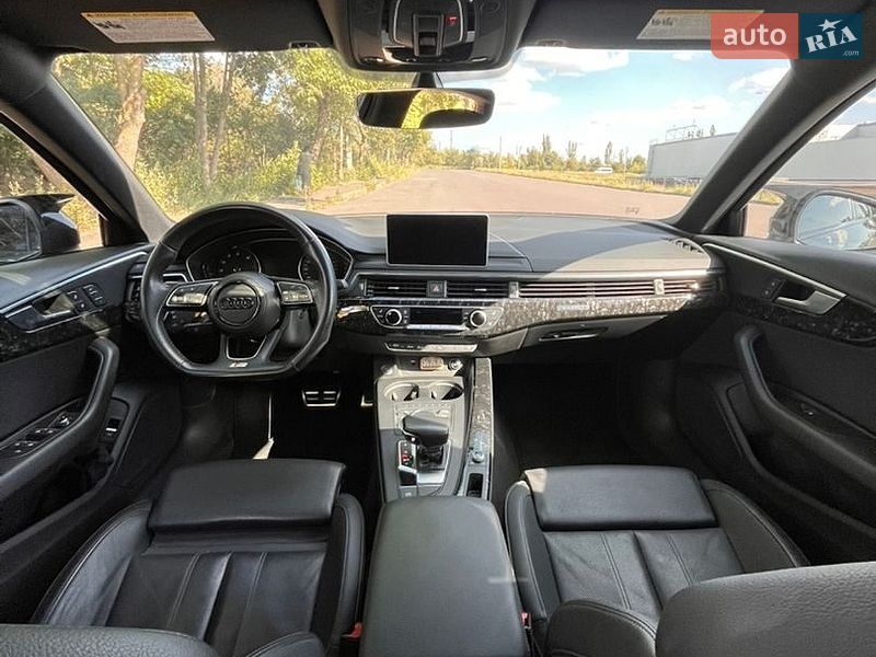 Седан Audi A4 2018 в Кривом Роге