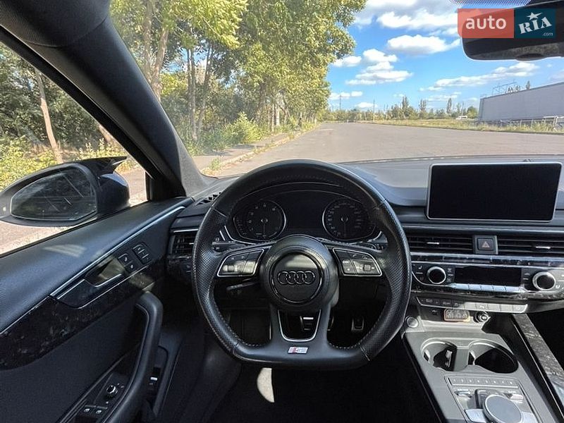 Седан Audi A4 2018 в Кривом Роге