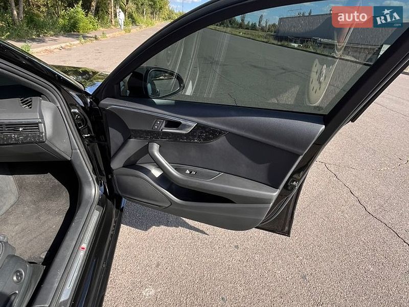 Седан Audi A4 2018 в Кривом Роге