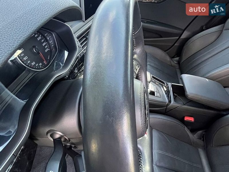Седан Audi A4 2018 в Кривом Роге