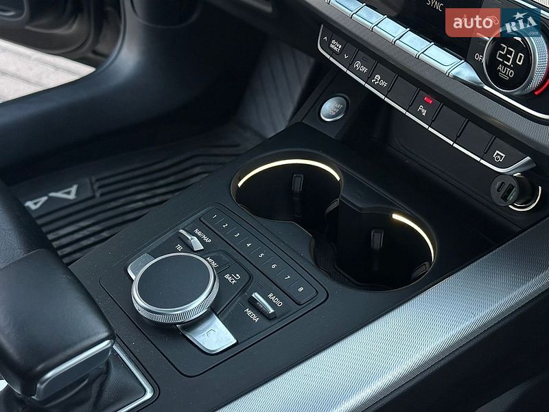 Седан Audi A4 2016 в Ровно