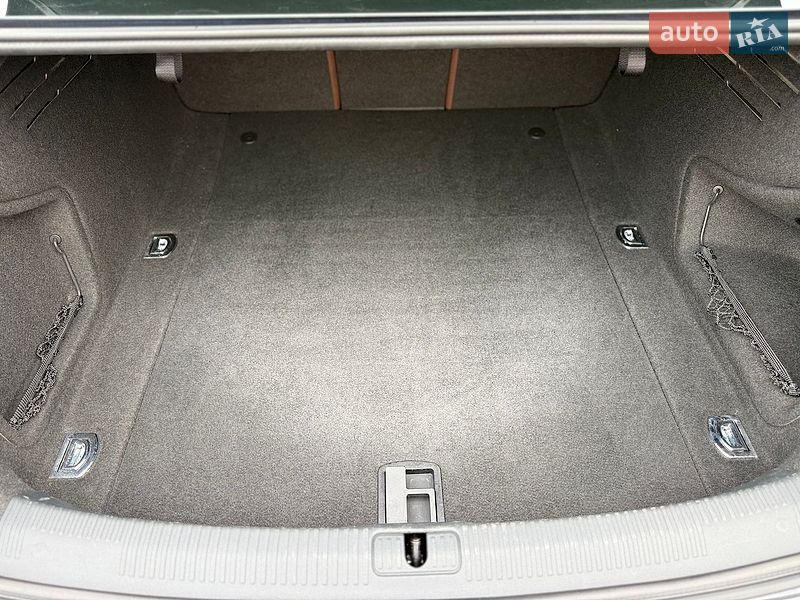 Седан Audi A4 2017 в Львове