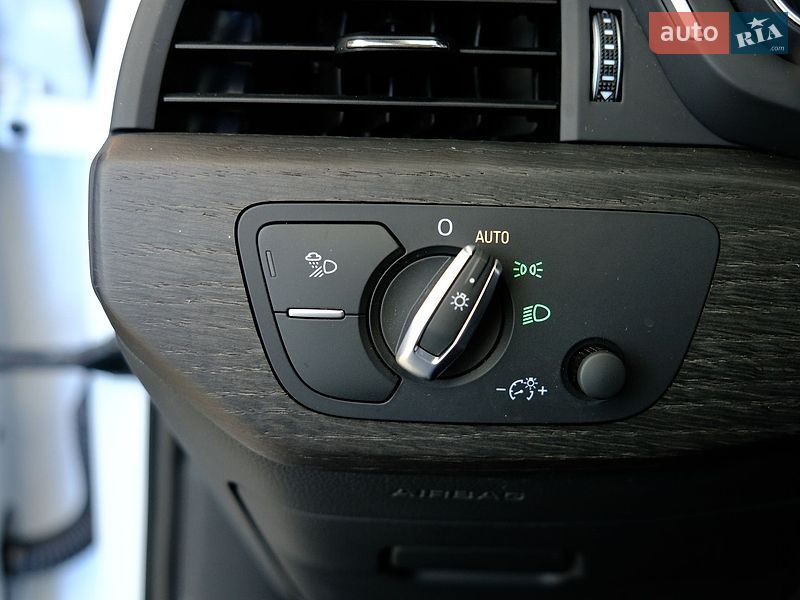 Седан Audi A4 2022 в Одесі
