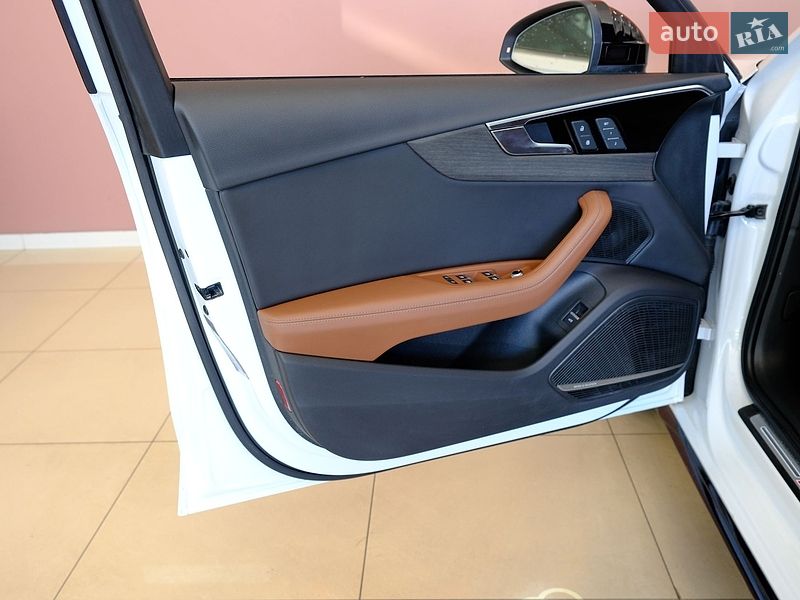 Седан Audi A4 2022 в Одесі