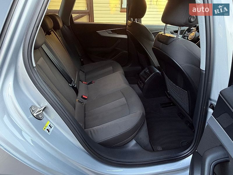 Универсал Audi A4 2018 в Новом Роздоле