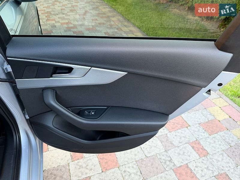 Универсал Audi A4 2018 в Новом Роздоле