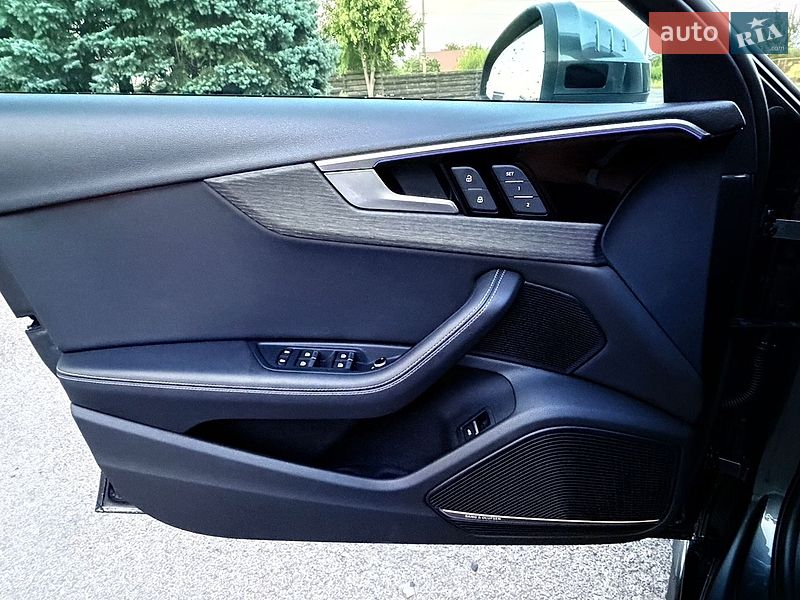 Седан Audi A4 2020 в Барышевке
