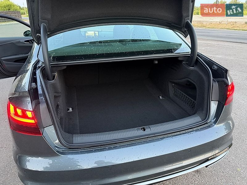 Седан Audi A4 2020 в Барышевке