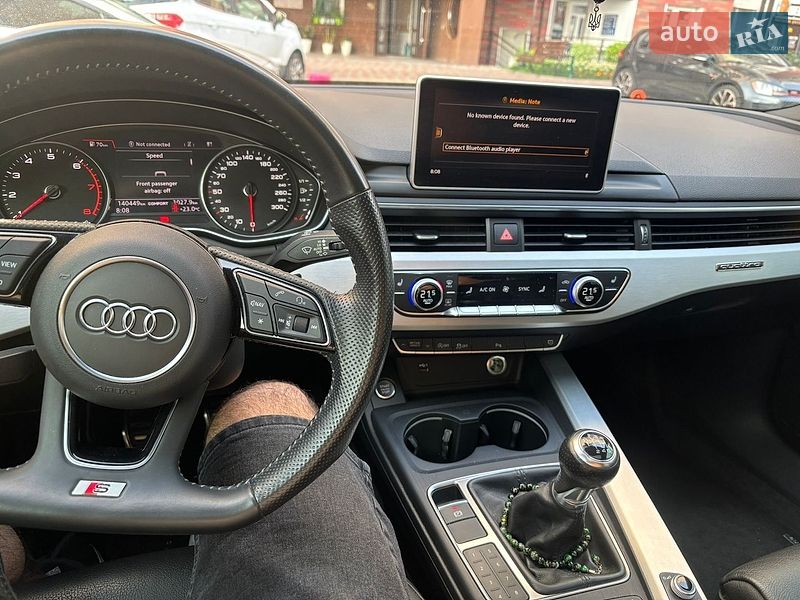 Седан Audi A4 2018 в Киеве