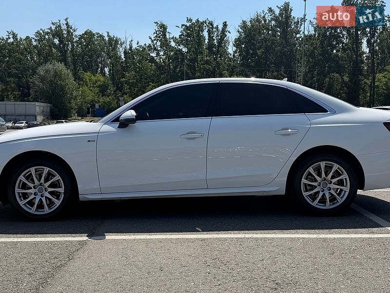 Седан Audi A4 2020 в Києві