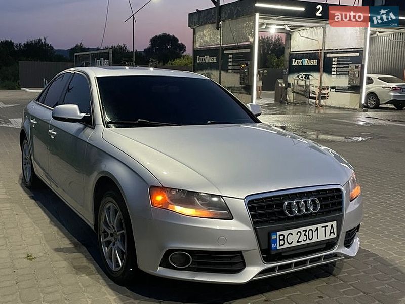 Седан Audi A4 2010 в Жовкві