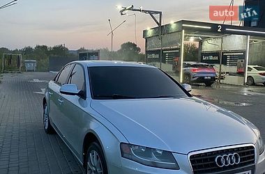 Седан Audi A4 2010 в Жовкві