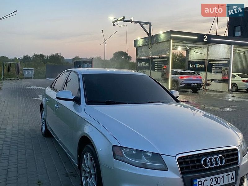 Седан Audi A4 2010 в Жовкві