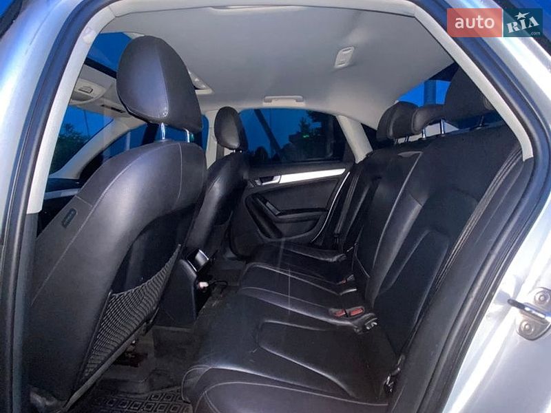 Седан Audi A4 2010 в Жовкві