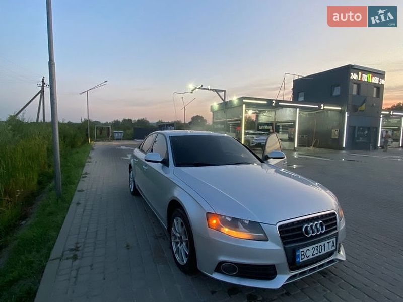 Седан Audi A4 2010 в Жовкві