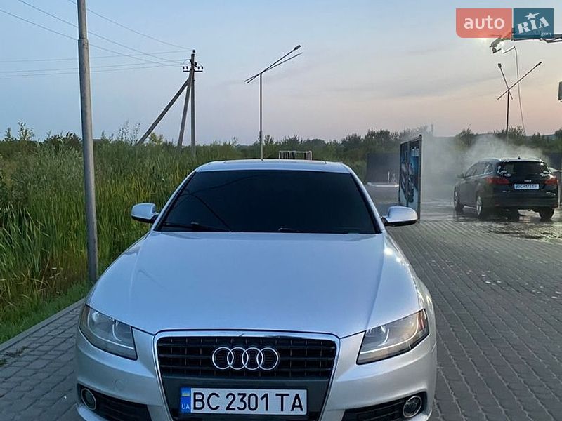 Седан Audi A4 2010 в Жовкві