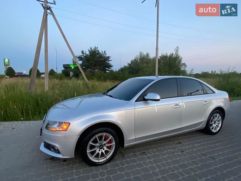 Седан Audi A4 2010 в Жовкві