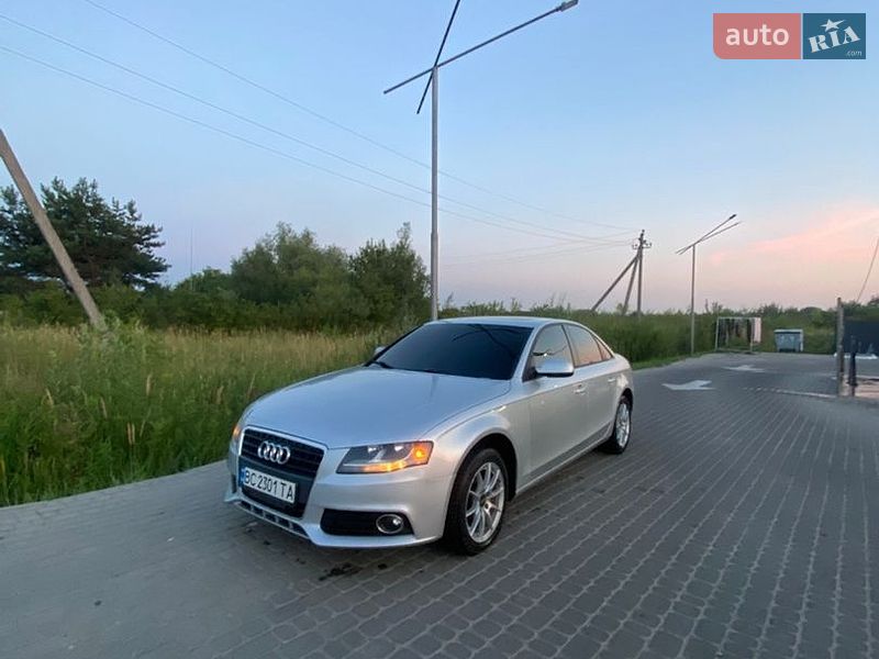 Седан Audi A4 2010 в Жовкві
