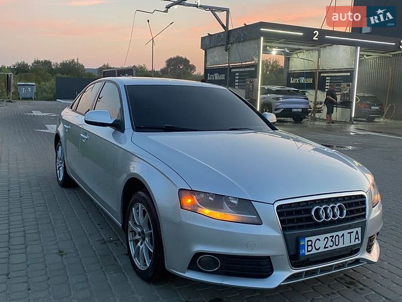 Седан Audi A4 2010 в Жовкві