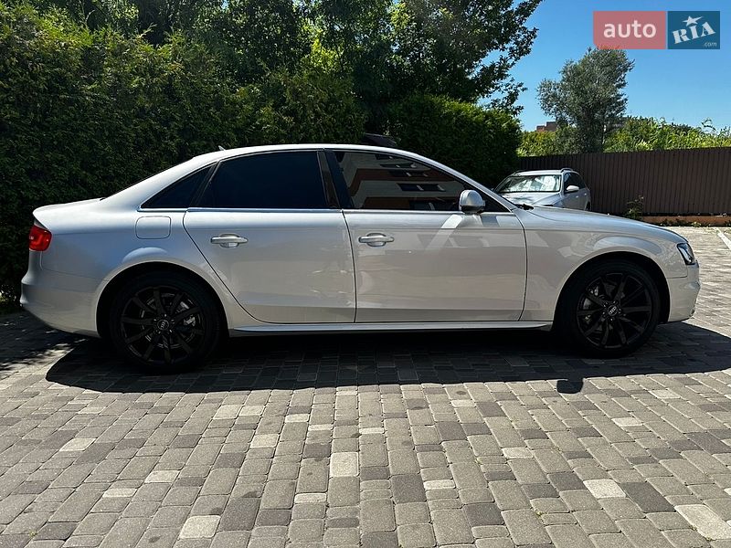 Седан Audi A4 2013 в Обухове