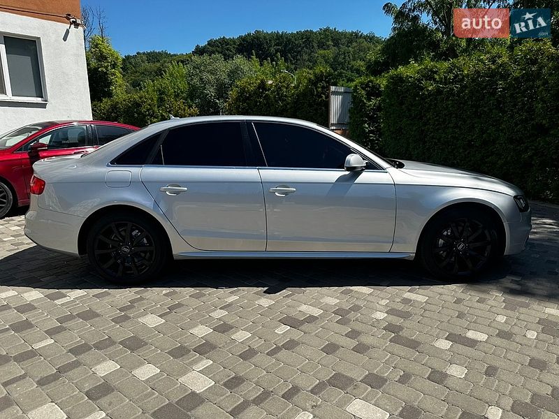 Седан Audi A4 2013 в Обухове
