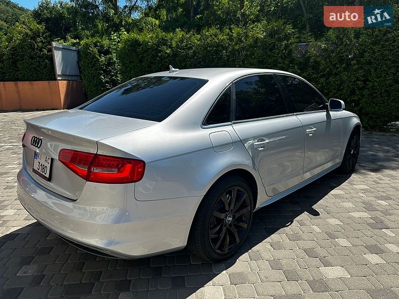 Седан Audi A4 2013 в Обухове