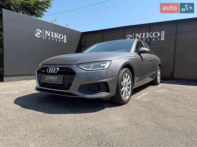 Седан Audi A4 2021 в Львові