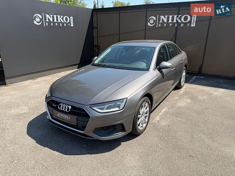 Седан Audi A4 2021 в Львові